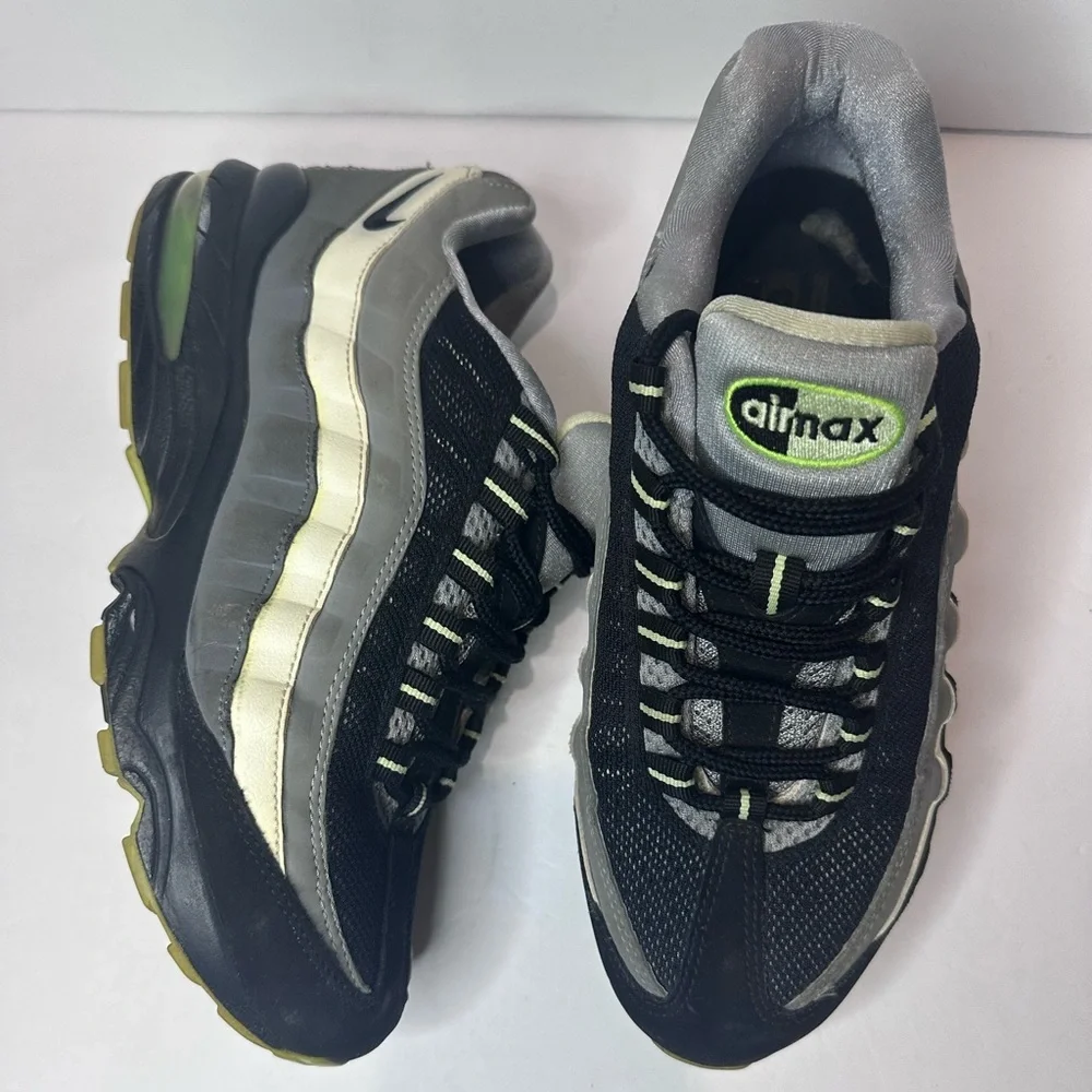 Used Big Kids Nike Air Max 95